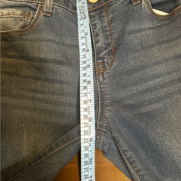 KENSIE "Tell Me Something Pretty"
Capri Jeans Size 27 Medium Wash Whiskers EUC - Picture 14 of 15